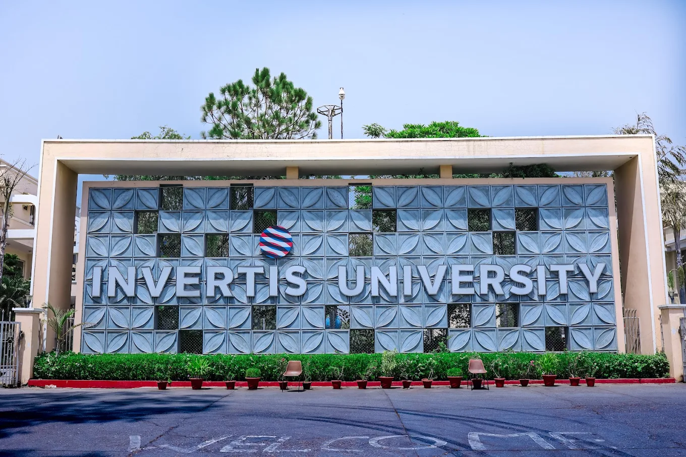 Invertis University